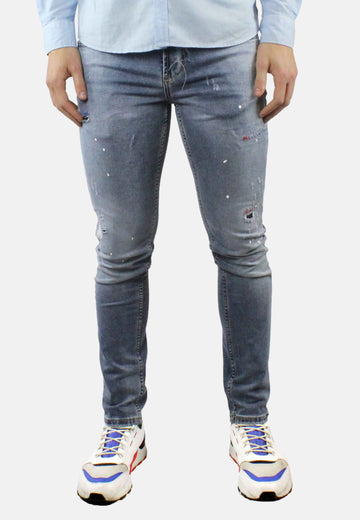 Jeans chiaro con strappi e schizzi leggero