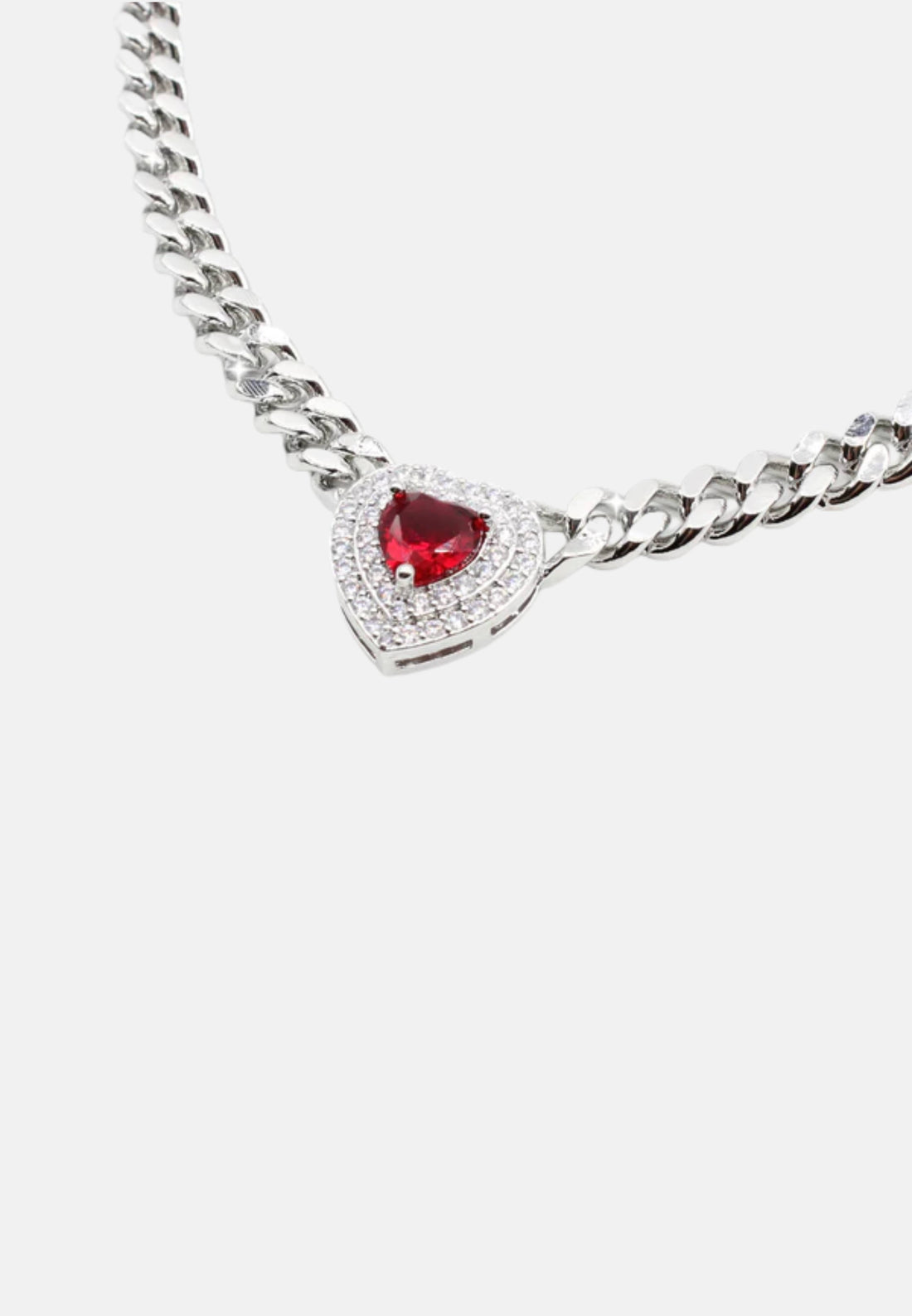 Collier avec coeur et rubis