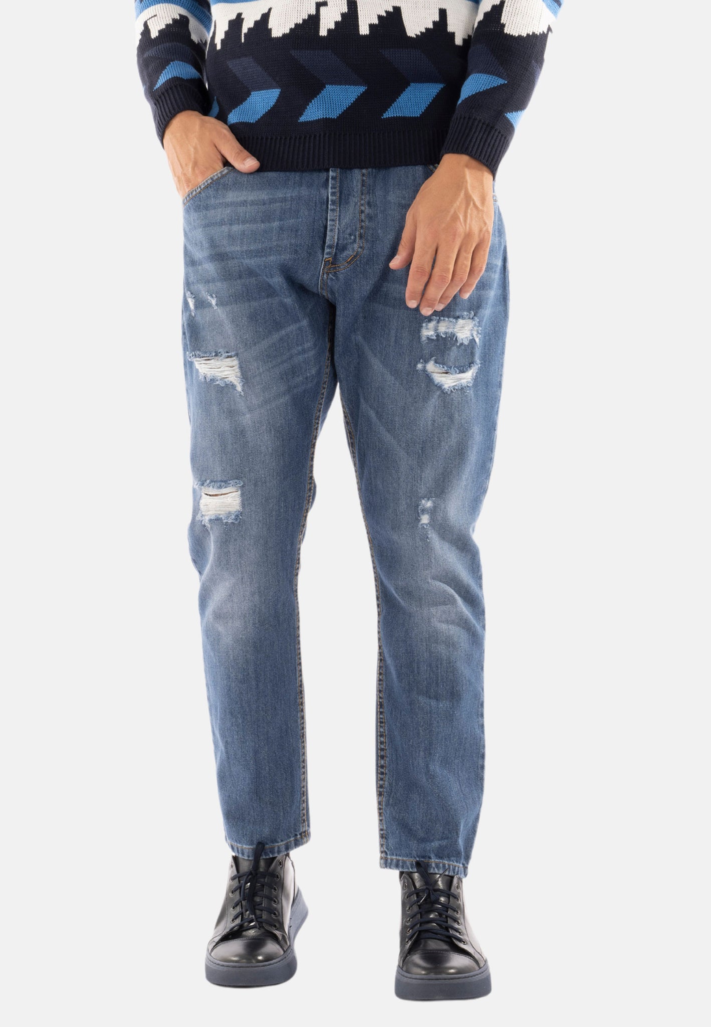 Jeans con strappi lavaggio chiaro