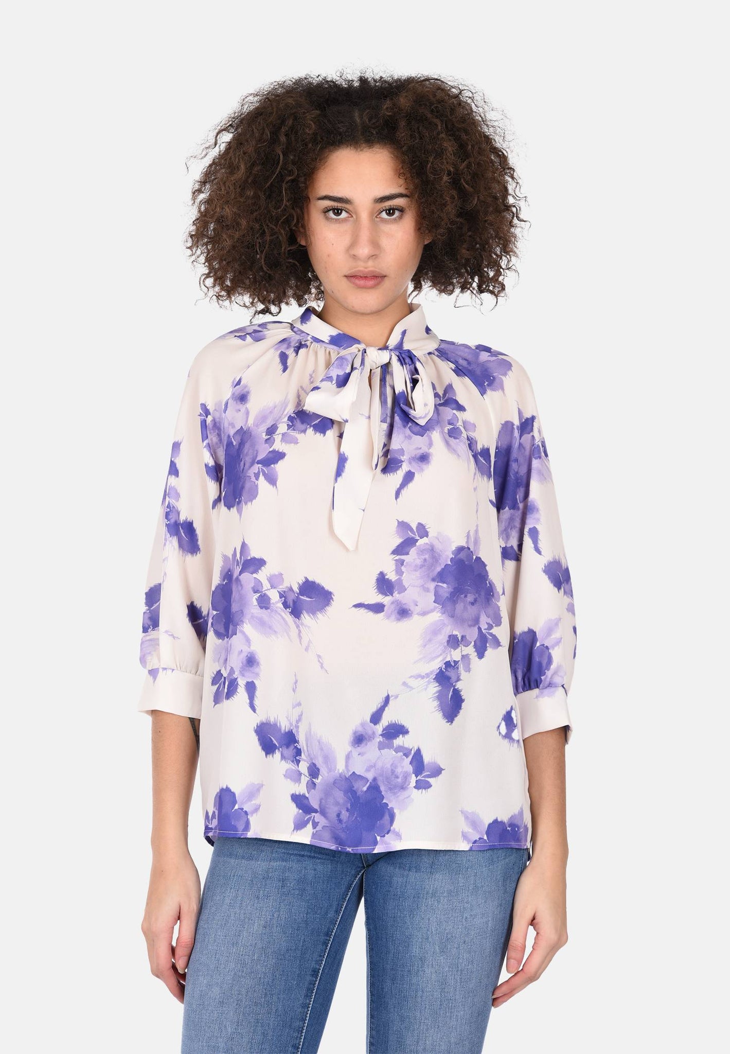 Blusa lilla con fiori